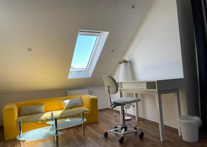 Geraeumiges Komfort-Schlafzimmer Im Zentrum Von Kassel